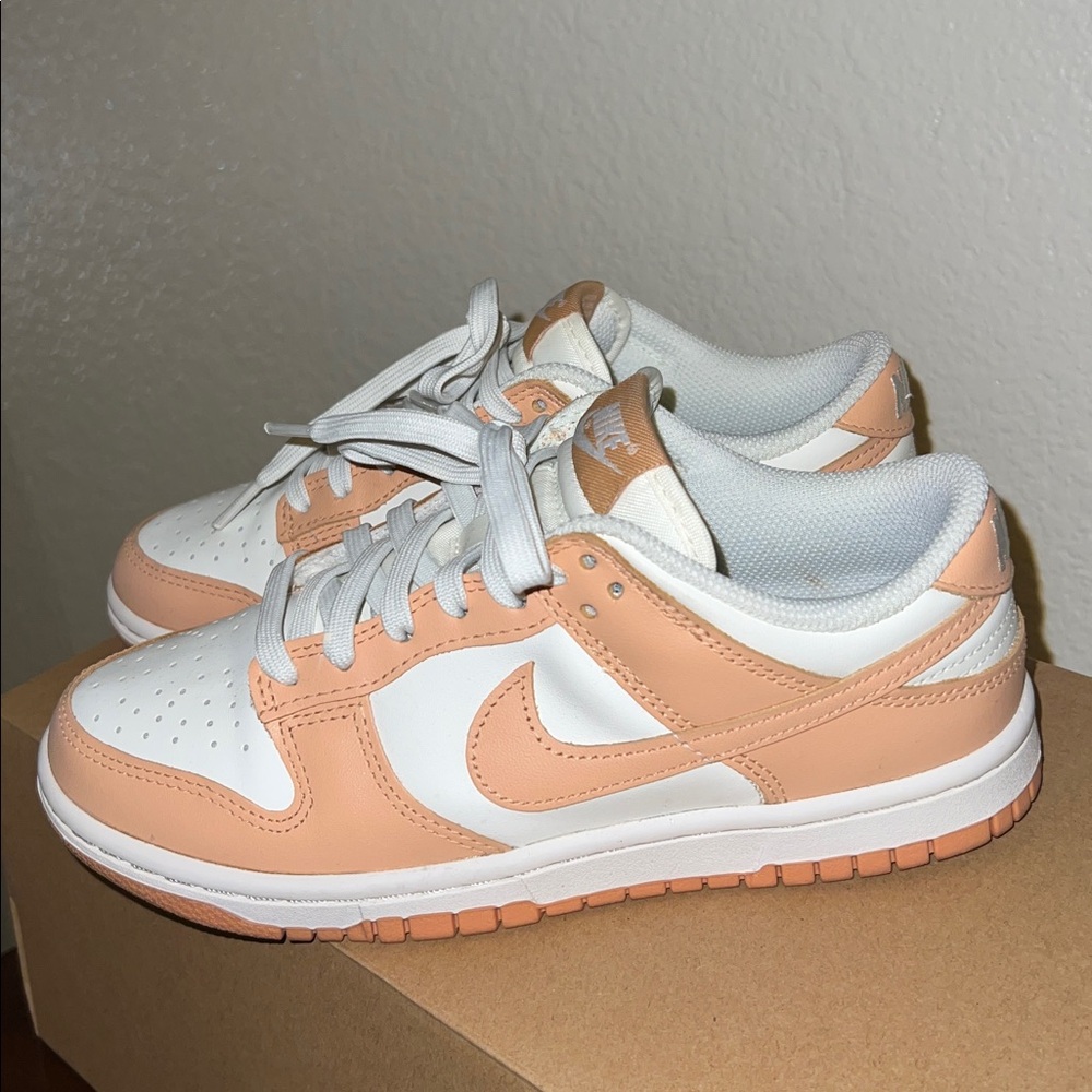 Nike Women's Sneakers in White and Peach